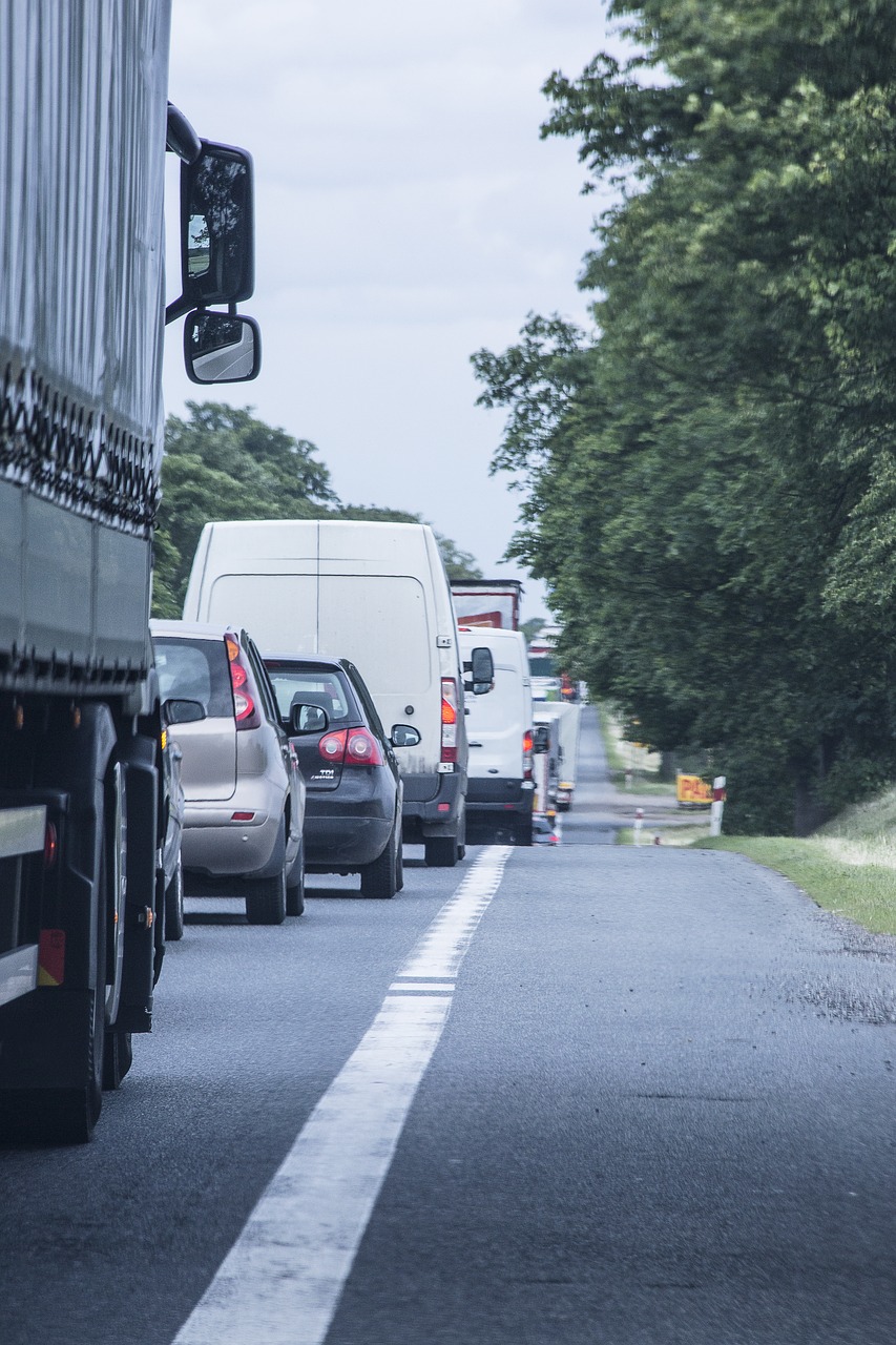 Przewozy autokarowe: Wygodne i bezpieczne rozwiązanie dla podróży grupowych