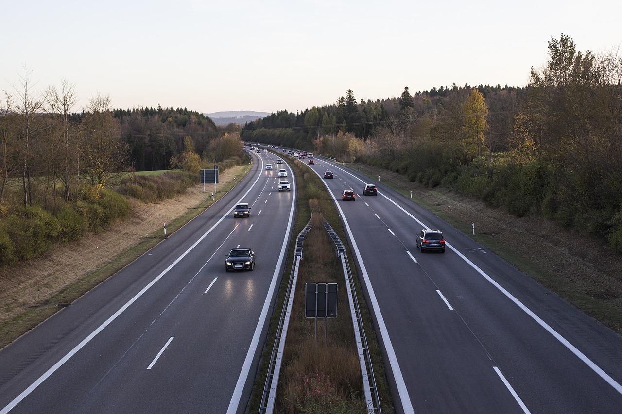 Przewozy autokarowe na imprezy okolicznościowe: Wygodne rozwiązanie dla gości